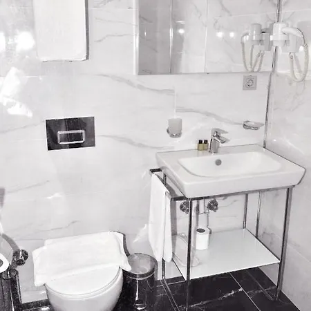 Davos Hotel 2*