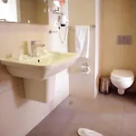 فندق دافوس 2*